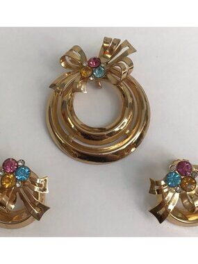 CORO ADOLPH KATZ MULTICOLORED CIRCLE BOW PENDANT & EARRINGS